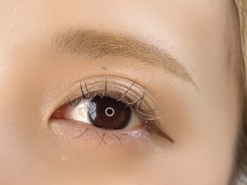 レア(le'a)の写真/お顔の印象を変えるカラーエクステ★目尻にポイントで入れるのも◎髪色に合わせて目元もイメチェン♪
