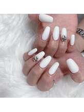 リールエム 高石店(Riru_M)/白ワンカラーにビジューのせ！