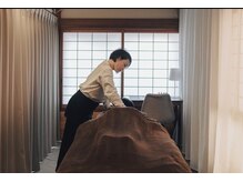 てのひら日和の雰囲気（オールハンドで丁寧に整える、癒しの施術時間）