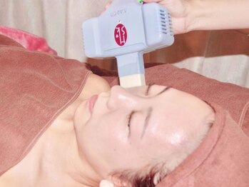 ディオーネ 四条烏丸店(Dione)の写真/【医療提携サロン】"脱毛×フォト"のWライトで肌育＆素肌力UP！化粧ノリ抜群の潤い水光美肌へ♪敏感肌OK◎