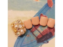 キラキラビジューフットネイル