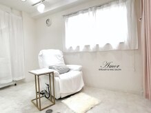 まつげエクステアンドネイルサロン アモル 恵比寿店(Amor)の雰囲気（広く明るい店内＆フットネイルは電動リクライニング席でご案内♪）