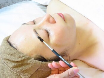 サロンドカレン(Salon de かれん)の写真/お顔の印象を決める大切な眉毛を理想のスッキリ美眉に導きます☆メンズにも人気◎【美眉ケア¥3800～】