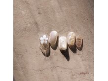 シルニー リム(Silny rim)/アシンメトリーニュアンスネイル