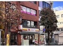 クイーナクルー(QUEENA CLUE)の雰囲気（ほっかほか亭さん和欧食堂さんの入っているビルの3階になります）