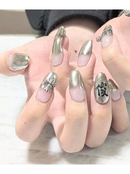 推し 'イヤモニ' ネイル