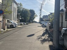 サロン ド ラジュニール(Salon de Rajeunir)/直進します