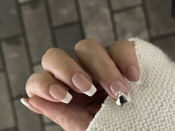 白フレンチ+ハートストーン