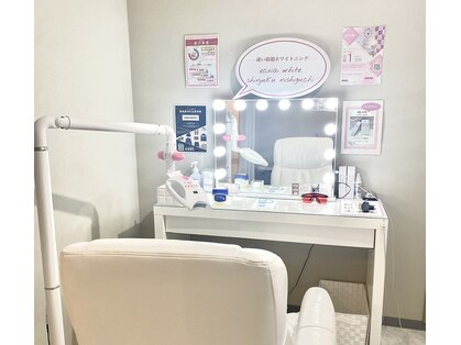エクシアホワイトニング 新宿西口店の写真