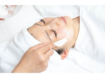 ロジワール(LOISIR)の写真/小顔リフトフェイシャルでくすみ・疲れ顔を撃退。透明感とツヤ肌向上
