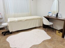 アイボリーとベージュを基調とした落ち着いた雰囲気♪韓国肌管理