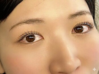 Lily cils [パリジェンヌ・フラットラッシュ・まつ毛パーマ]　　　の写真/本町駅からすぐ☆歴9年の技術で若々しい印象導きます。似合わせまつげパーマで毎日のメイクが劇的に楽に！