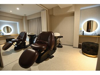 リザート ヘッドスパ(ReZARD Head spa)の写真/【ペア・カップル歓迎◎】完全個室で贅沢スパ体験♪お仕事帰りや休日に二人で過ごす至福のひと時を…