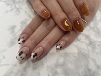 ヌールプラス(NU-RU+)/牛柄アシメネイル