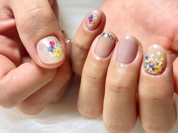 サロンドフォーエイチ(salon de 4H)/ショートでも叶う花嫁ネイル