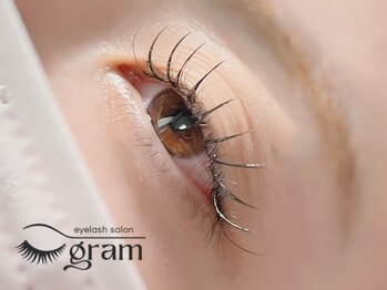 グラム(gram)の写真/【瞳を自然に盛りたい方に◎】丁寧なカウンセリングであなたの魅力を引き出す上品なお目元をご提案♪