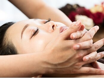 札幌大通美容矯正院の写真/「なぜこの顔なのか」歪み小顔改善に切る、入れる、糸は必要なし。元祖小顔専門店に任せてください！