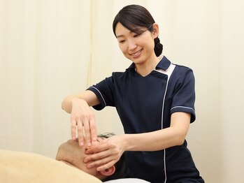 中立売鍼灸整骨院の写真/豊富な知識と経験に基づいた美容鍼灸施術で、むくみのないすっきり小顔♪印象的なぱっちり目元に♪