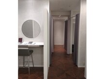 アナスタシア ミアレ ジェイアール京都伊勢丹/JR京都伊勢丹店施術ブース｜眉毛