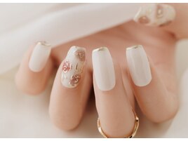 ポイントフラワーミラーネイル