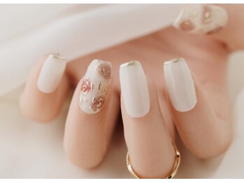 ポイントフラワーミラーネイル