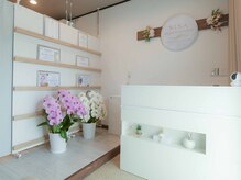 NINA BEAUTY STUDIO/
