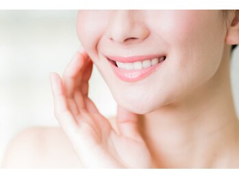 ケセラプラス JR総持寺店(QueSeraPlus)の写真/【お顔そり×高機能美顔器でエイジングケア＆リフトアップ♪】年齢肌のお悩みを徹底改善！すっぴん美肌へ