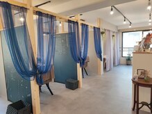 サンブラウン(SUN BROWN)の雰囲気(落ち着く半個室スタイル)