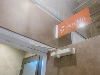 ミスミセス(Miss.Mrs)/こちらの看板が目印です！