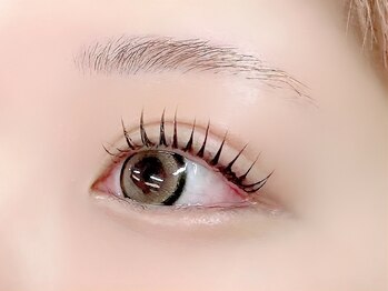 まつげ家クルン 新宿店(Kurun)の写真/お悩みまつ毛/マツエクに抵抗がある方に◎【セレブカール★まつ毛美容液付¥3650】ケアしながら理想の目元へ