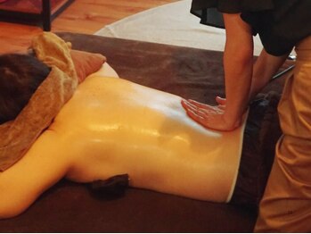 コモレビ(komorebi)/インディバ＋オイルマッサージ