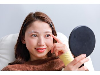 マユカ 沼津店(Mayuka)の写真/マンツーマンの接客なので相談しやすい!目元にお悩みがある方・お顔の印象を変えたい方におすすめ◎