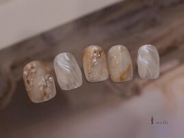 繊細フラワーアクセサリーネイル