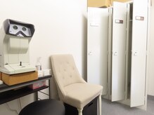 薮下整骨院 表参道院の雰囲気(お荷物を入れるロッカーもございます♪)