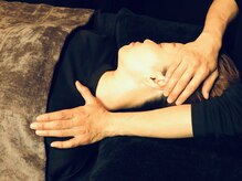 龍水ヘッドリラクゼーション/頸部のストレッチ