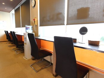 ラモアナ 小阪店(lamoana)/ゆったり待合スペース