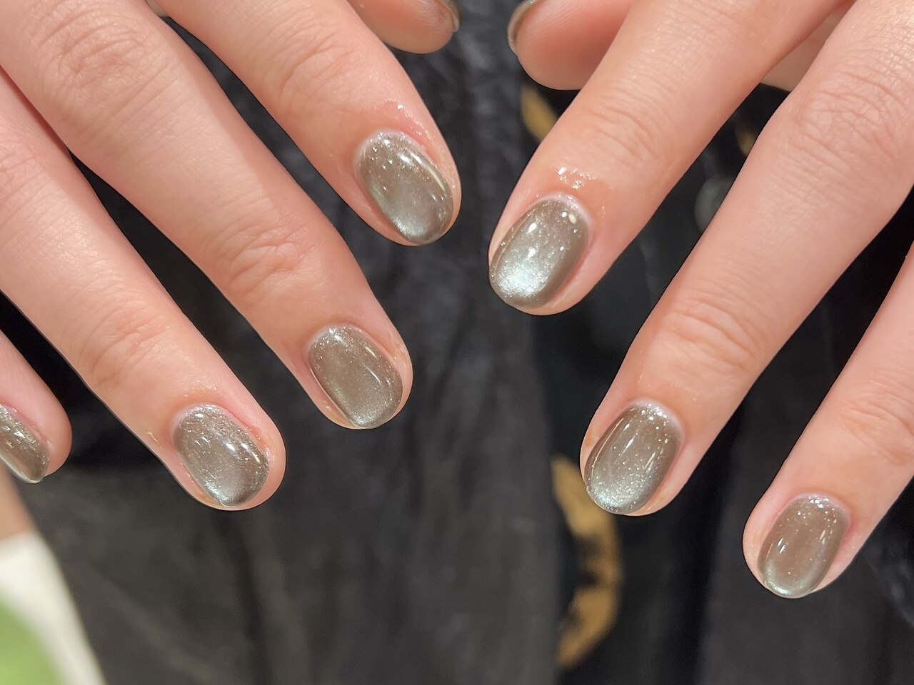 2025年-2026年冬トレンド】ニュアンス グレーのネイルデザイン集｜人気