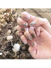 ネイルズミンティア エサカ(nails Mintia esaka)/broun×silver