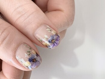 ラウレアルーム(Laule'a room)の写真/確かな技術を誇るスタッフが、爪へのダメージを最小限に抑えて【大人カワイイネイル】を提供いたします◎