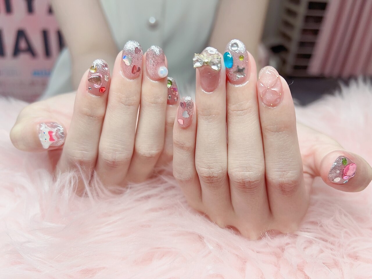 2026年冬トレンド】宝石 ハンドのネイルデザイン集｜人気順｜5ページ目