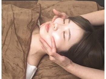 ニーナ(neena)/小顔矯正