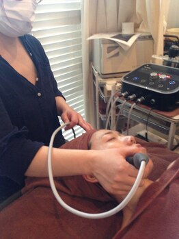 エステティック マームサロン(ma'am salon)/サーモン導入