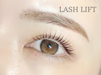 シア 大阪梅田茶屋町店(Sia)の写真/まつげ悩みを魅力に変える提案力が自慢◎似合せデザインもお任せ♪人気のパリジェンヌで上品な目元を実現*