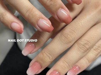 ネイルドットスタジオ 堺筋本町(NAIL DOT STUDIO)/個性派グラデーション