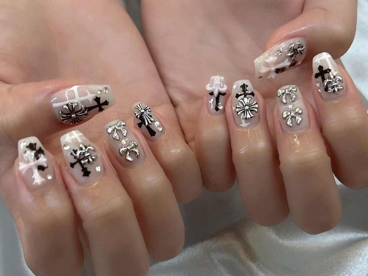 2025年-2026年冬トレンド】クロスネイルのネイルデザイン集｜人気順｜3