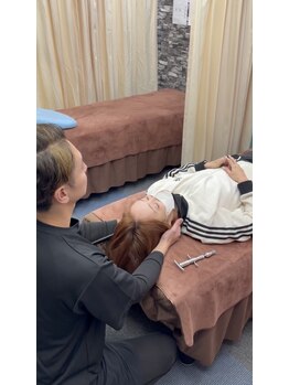 あず整体院 南森町天三/施術風景