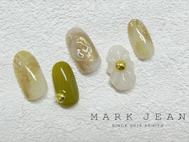 221.グリーン ぷっくり フラワー