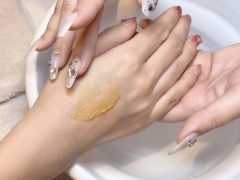エムスリーネイル(m Three nail)の写真/〔深爪・薄爪・巻き爪解消〕自爪の薄さや形がコンプレックスの方も憧れの縦長美爪に゜.*巻き爪矯正も対応◎