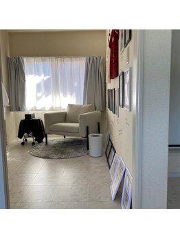 メディカル整体院アトリエ 麻布本店/著名人のサインやコメントも掲載