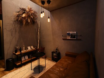 ボディケアサロン ウタタネ(UTATANE)/待合スペース（2F）